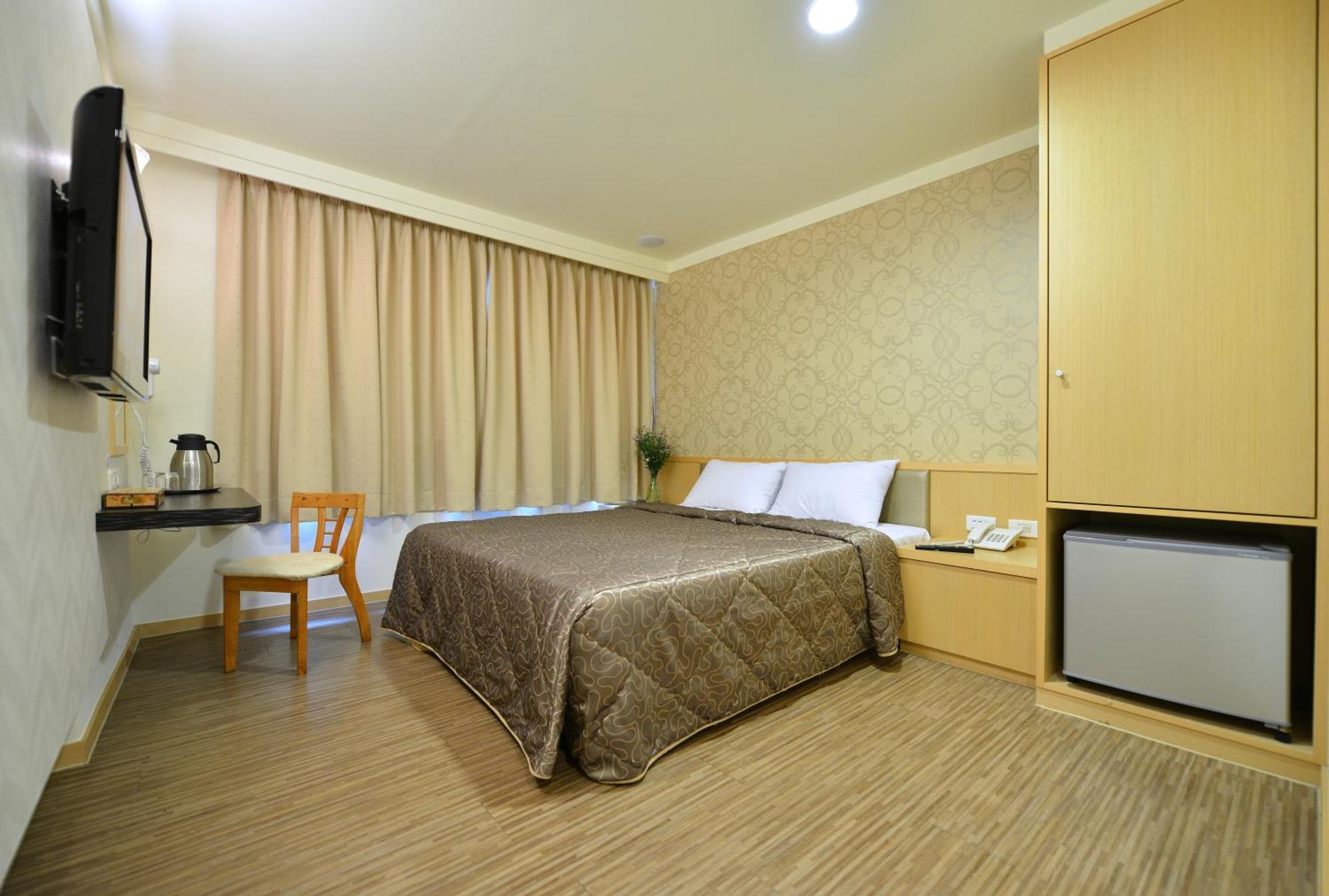 Ing Wang Hotel Тайнань Экстерьер фото
